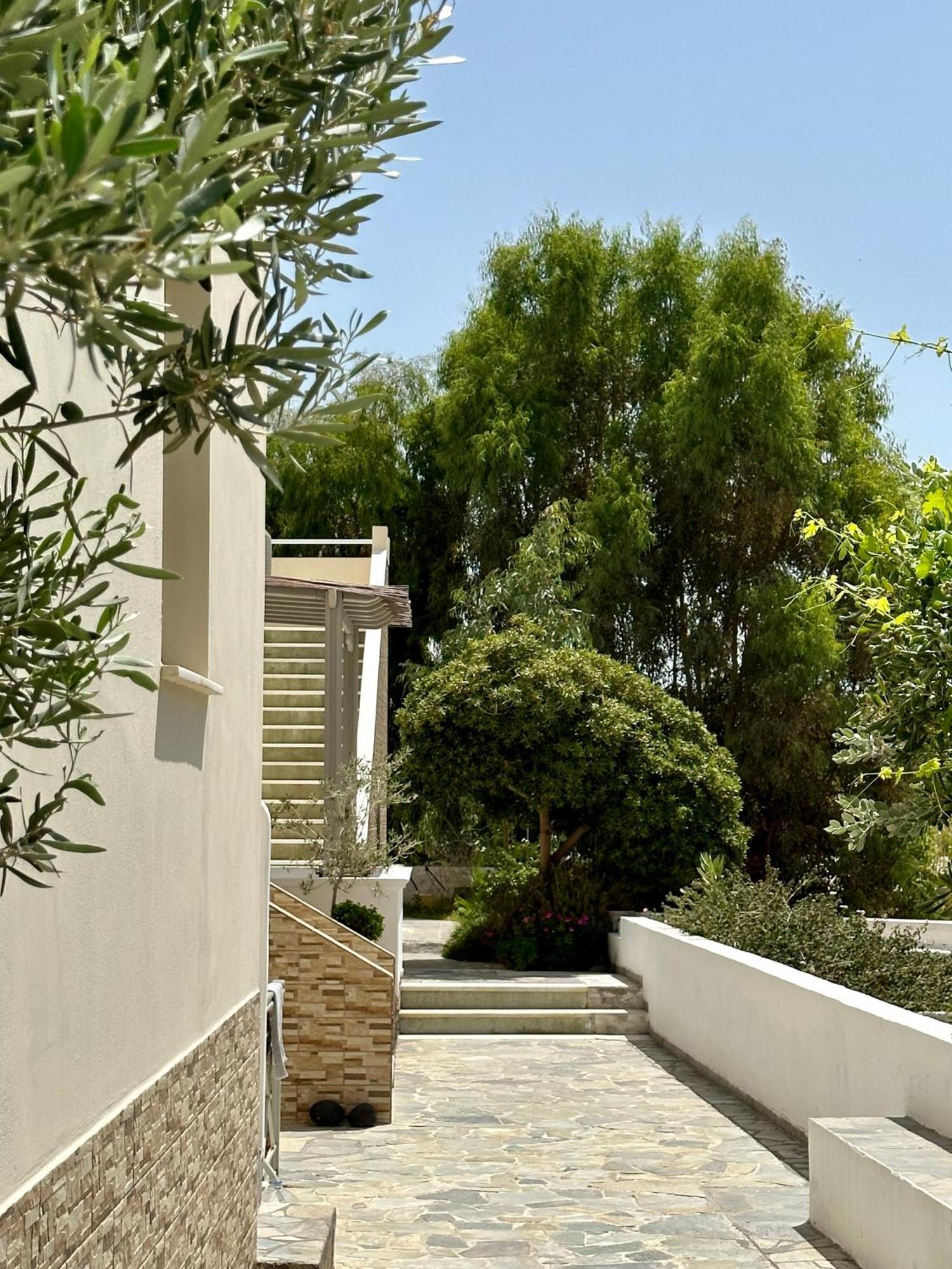 Sail Inn Studios & Apartments Kamari  Exterior photo